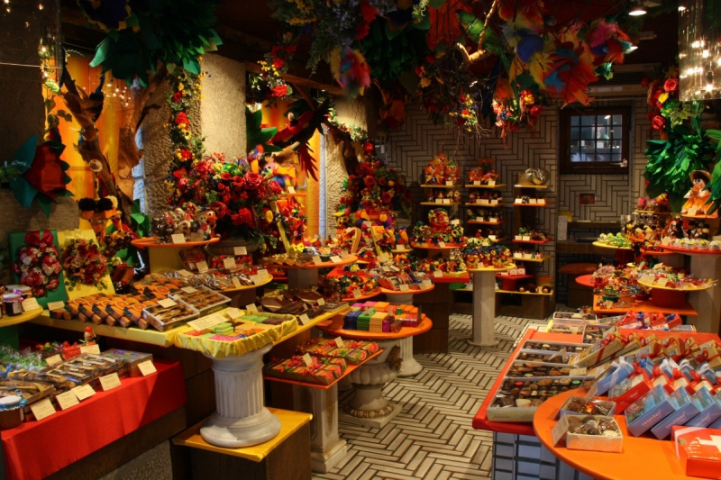 vente-MANDELIEU LA NAPOULE-min_candy_store_chocolate_shop_chocolate_switzerland-393515